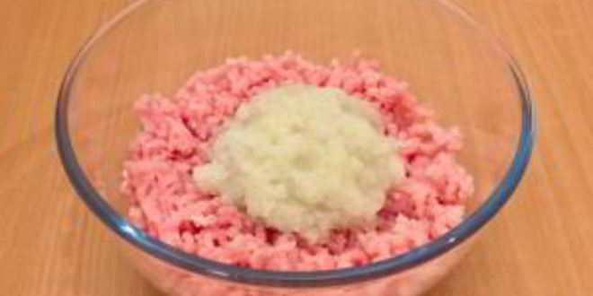 Рецепт котлет из индейки, жаренные с помидорами и сыром