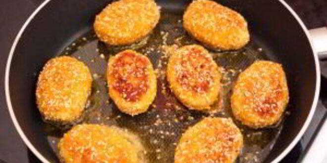 Рецепт котлет из индейки, жаренные с помидорами и сыром