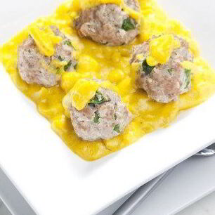 Рецепт Куриных котлет с киноа и яблочным соусом