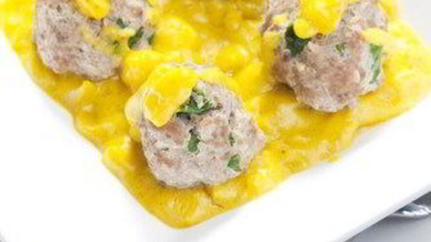 Рецепт куриных котлет с киноа и яблочным соусом