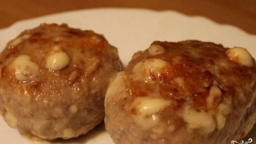Рецепт мясных котлет с сыром