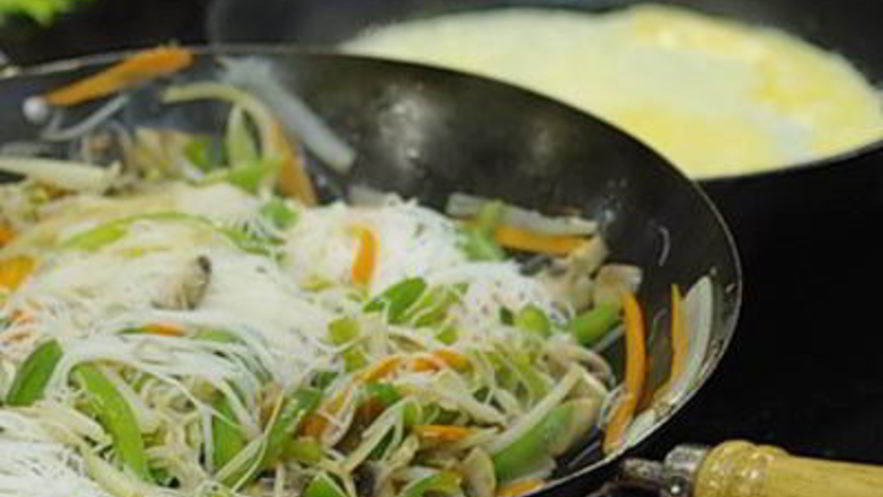 Рецепт лапши с говядиной и овощами по-корейски