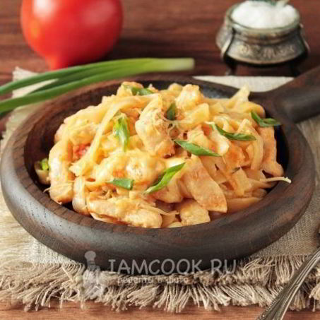 Рецепт Лапши с курицей и сыром на сковороде