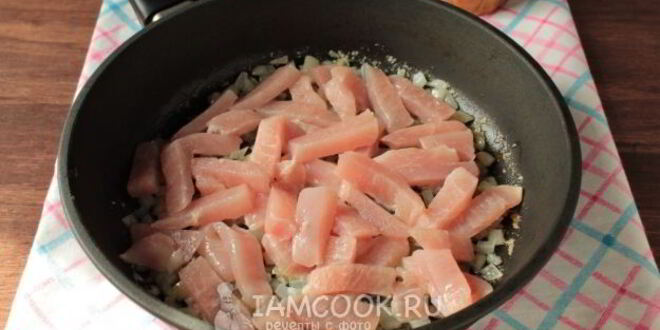 Рецепт лапши с курицей и сыром на сковороде