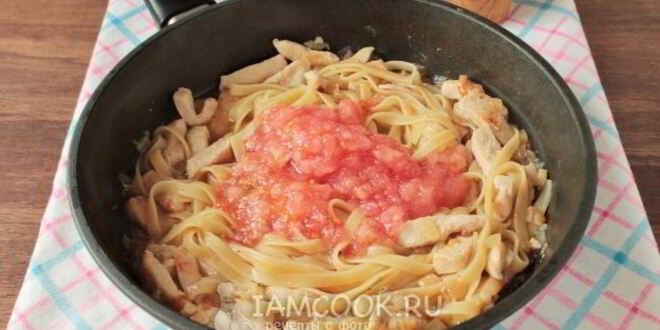 Рецепт лапши с курицей и сыром на сковороде