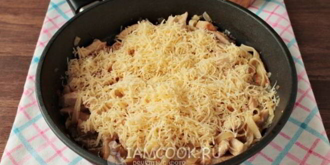 Рецепт лапши с курицей и сыром на сковороде