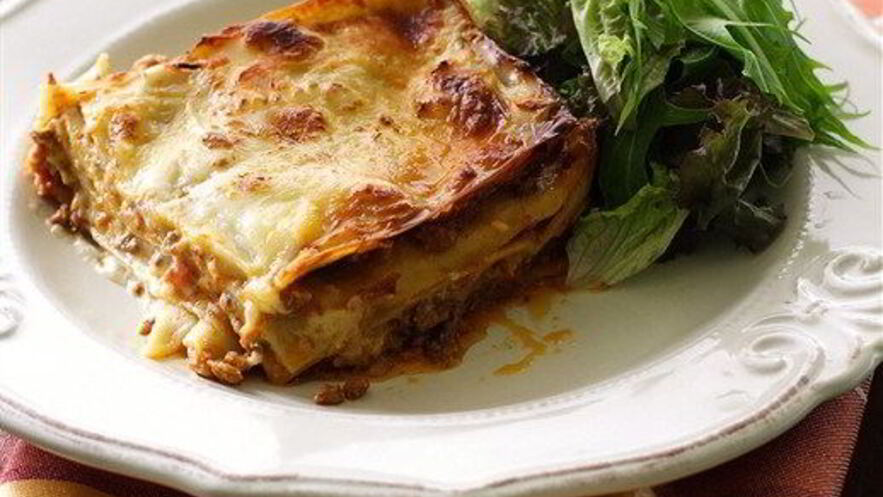 Рецепт лазаний с соусом бешамель, марсалой, пармезаном и луком-шалот