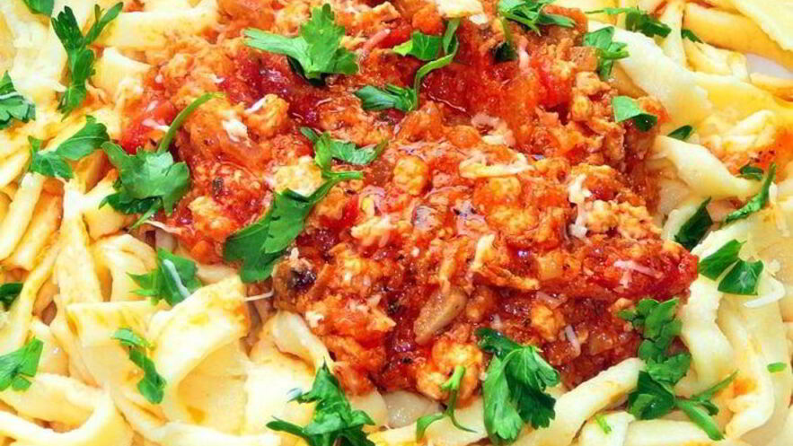 Рецепт домашней пасты с соусом болоньез