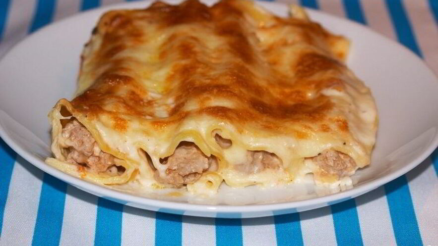 Рецепт каннеллонь с фаршем под соусом бешамель