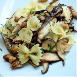 Рецепт Макарон бантики с жареными грибами