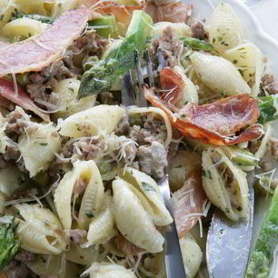 Рецепт Макарон-ракушек со спаржей, горохом и беконом