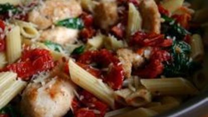 Рецепт Пасты с курицей и вялеными помидорами