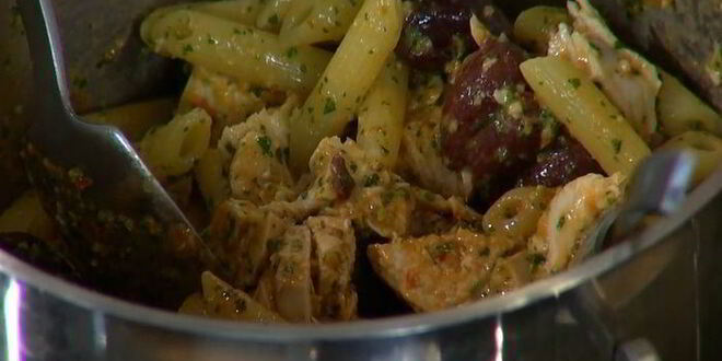 Рецепт пасты с курицей, оливками и соусом песто