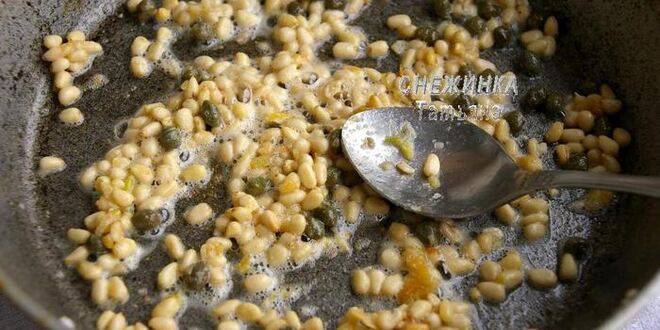 Рецепт пасты с печеным чесноком, кедровыми орешками и каперсами