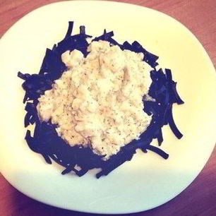 Рецепт Спагетти с чернилами каракатицы и лососем