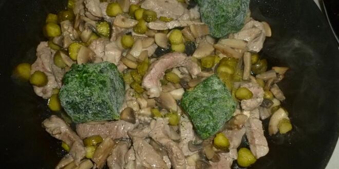 Рецепт жареной лапши со свининой и шпинатом