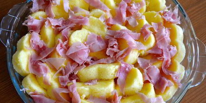 Рецепт манных ньокков по-римски, запеченные под соусом бешамель