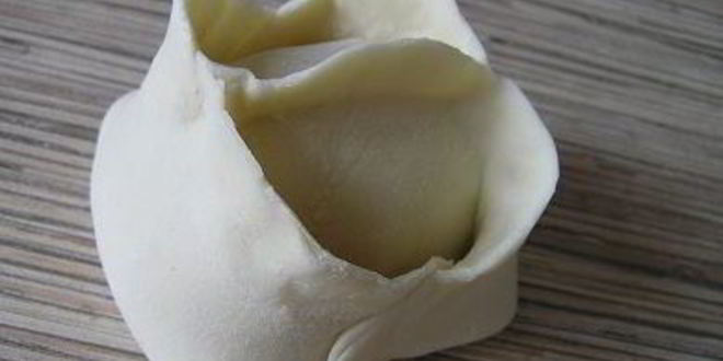 Рецепт мантов с картофельной начинкой и томатно-чесночным соусом