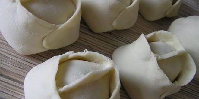 Рецепт мантов с картофельной начинкой и томатно-чесночным соусом