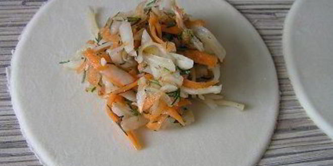 Рецепт мантов с картофельной начинкой и томатно-чесночным соусом