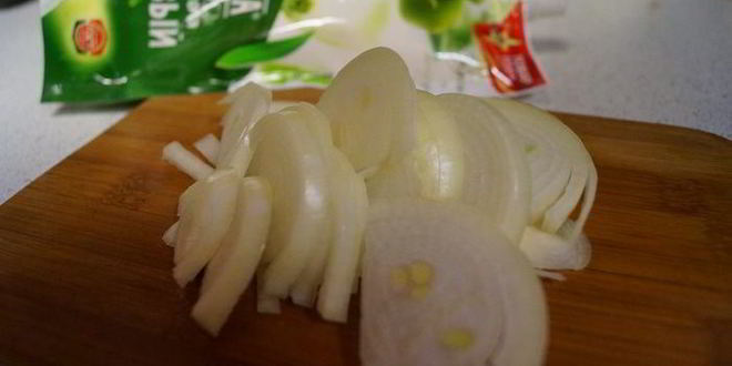 Рецепт мяса по-французски с грибами и помидорами