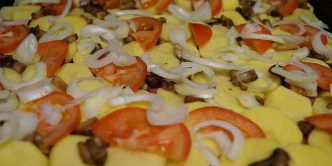 Рецепт мяса по-французски с грибами и помидорами