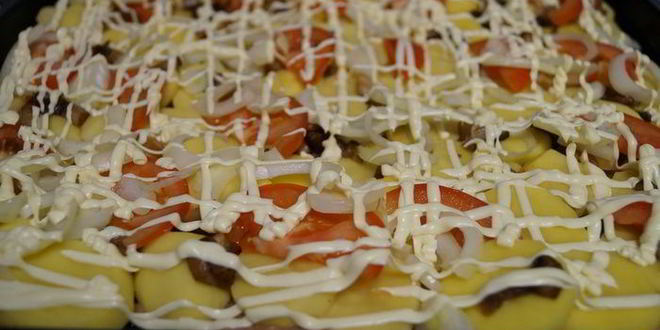 Рецепт мяса по-французски с грибами и помидорами