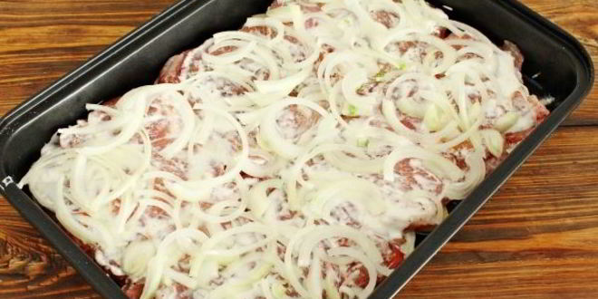 Рецепт мяса по-французски с картошкой и помидорами