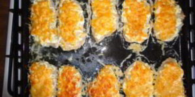 Рецепт мяса по-французски с луком и сыром