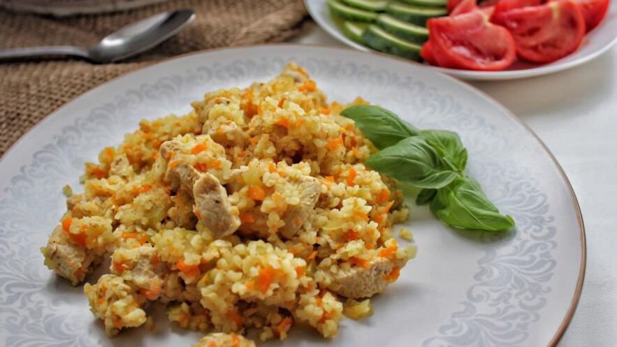 Рецепт булгура с овощами и куриным филе