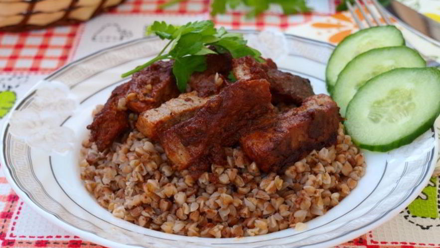 Рецепт говядины тушеной с маринованным луком и томатом