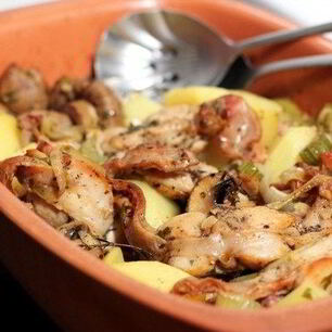 Рецепт Кролика с грибами в горшочке