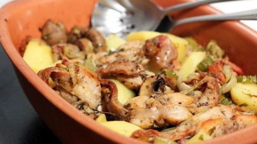 Рецепт кролика с грибами в горшочке