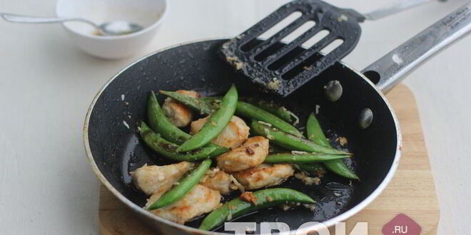 Рецепт куриного филе с молодым горошком