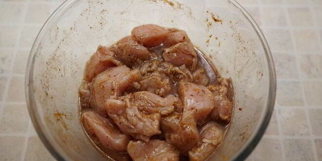 Рецепт куриного филе с сухофруктами и розмарином