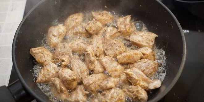 Рецепт куриного филе с сухофруктами и розмарином