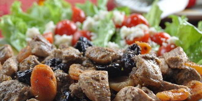 Рецепт куриного филе с сухофруктами и розмарином