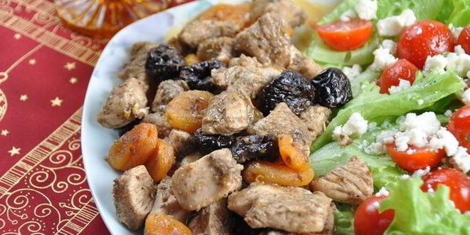 Рецепт куриного филе с сухофруктами и розмарином