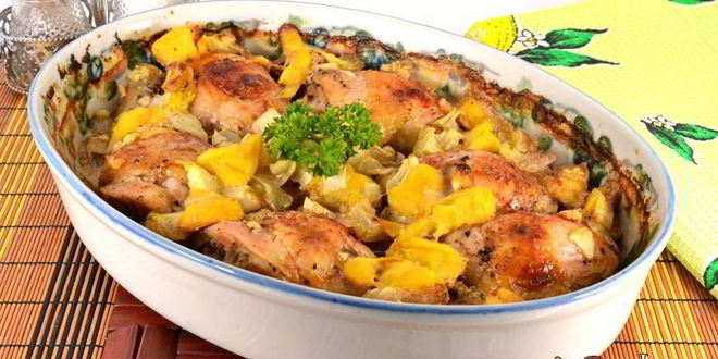Рецепт куриных голеней запеченных с луком и хурмой