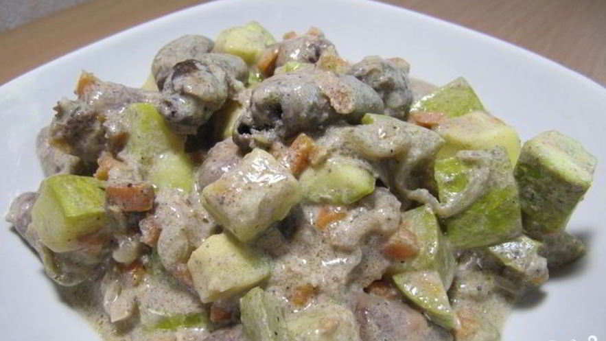 Рецепт куриных сердечек с кабачками