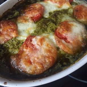 Рецепт Курицы, запеченной в соусе песто