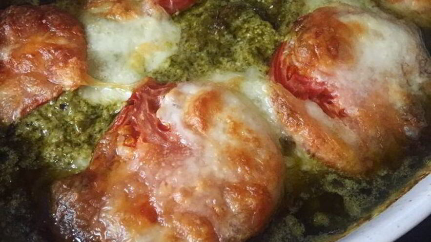 Рецепт курицы, запеченной в соусе песто