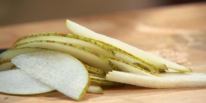 Рецепт наггетсов из зеленого горошка с салатом