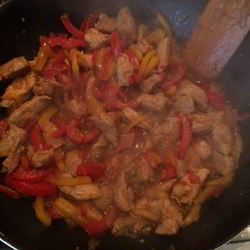 Рецепт Свинины со сладким перцем, тушеная в темном пиве