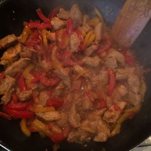 Рецепт Свинины со сладким перцем, тушеная в темном пиве