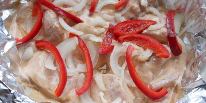 Рецепт свинины в сметанно-томатном соусе на пару