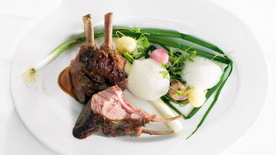 Рецепт телятины с томлеными корнеплодами и пеной из пармезана