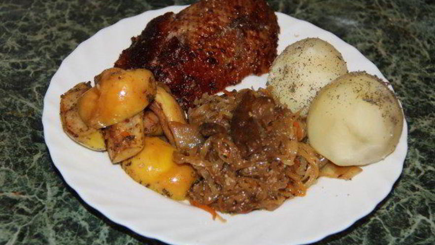 Рецепт утки с яблоками и квашеной капустой
