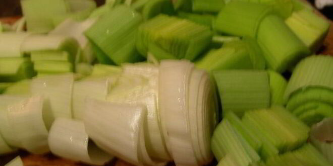 Рецепт нежного гарнира из лука-порея и грибов с маскарпоне