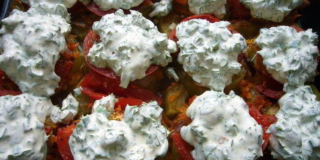 Рецепт фаршированных курятиной кабачки под овощной шубкой